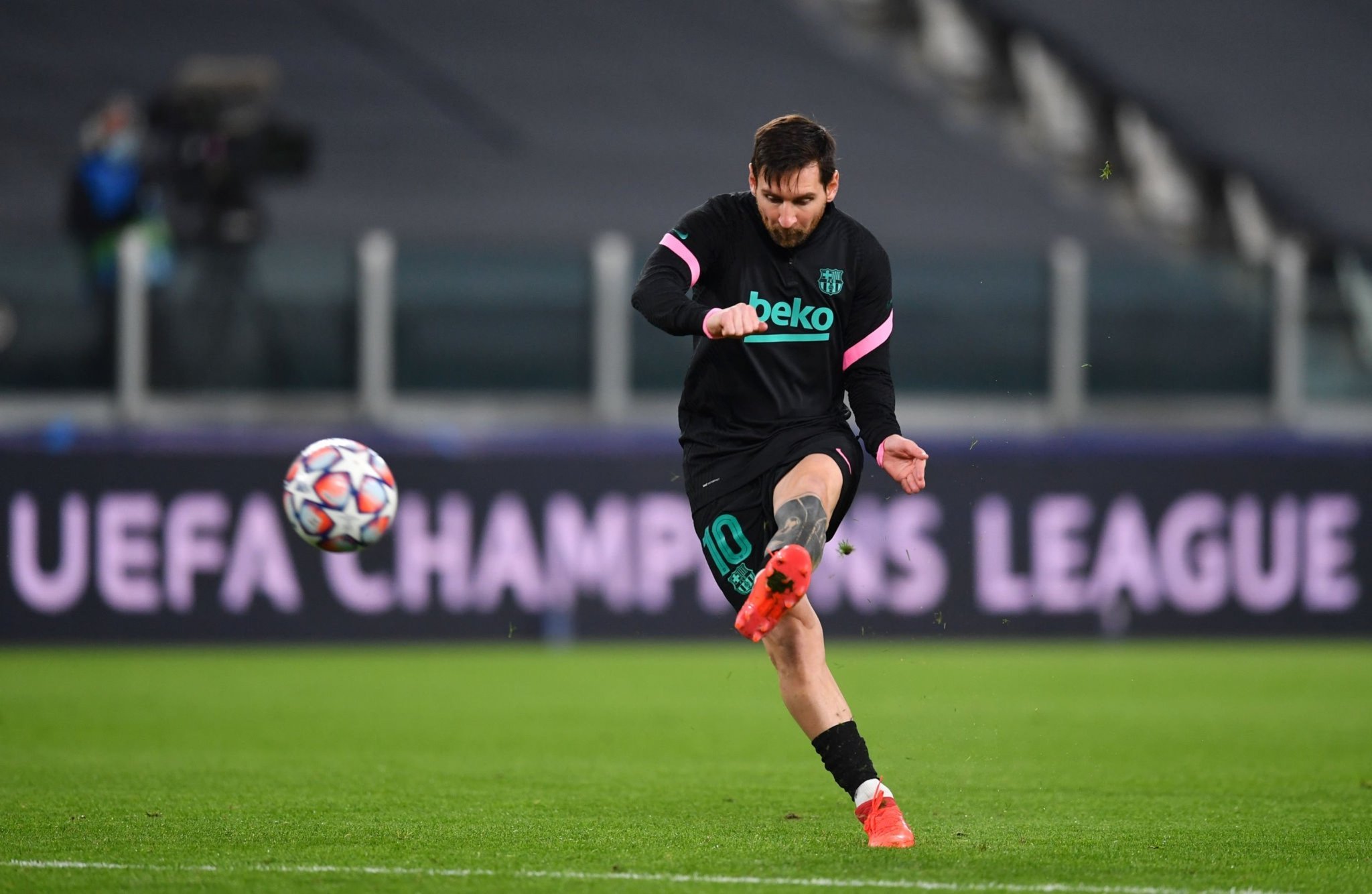 然挥手击中 然挥手击中